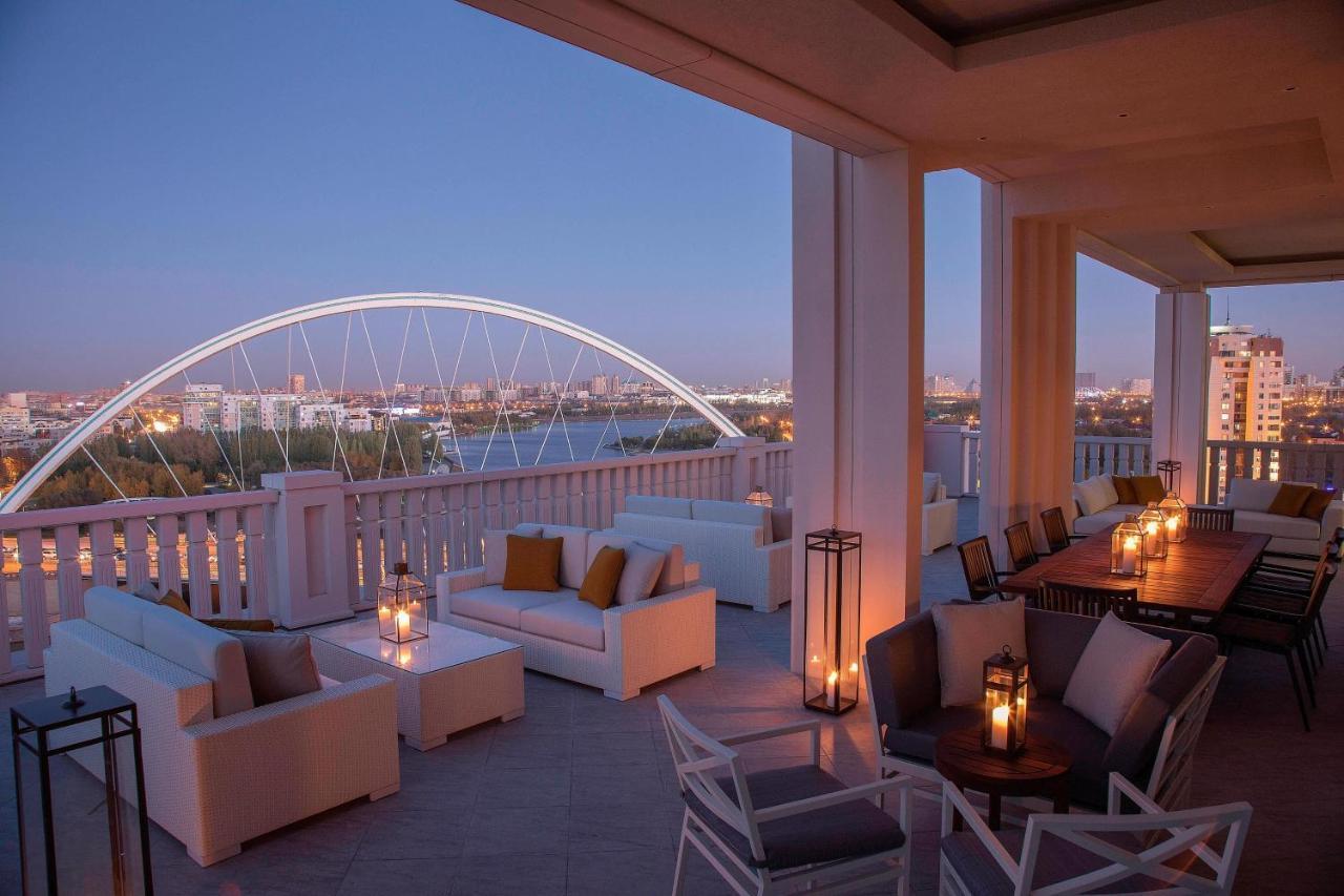 더 세인트 레지스 아스타나 외부 사진 The Terrace at The Four Seasons Hotel