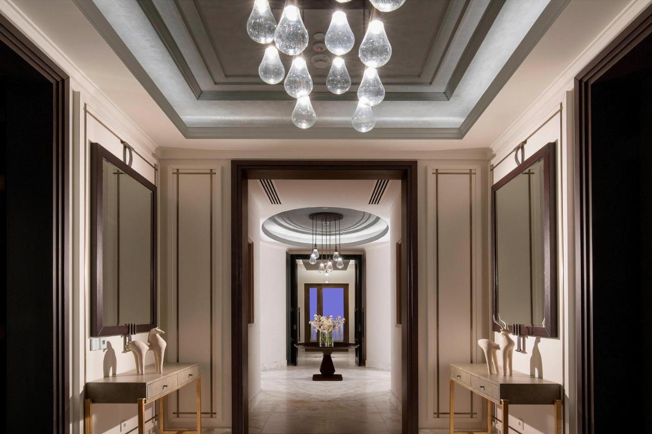 더 세인트 레지스 아스타나 외부 사진 The interior of the hotel