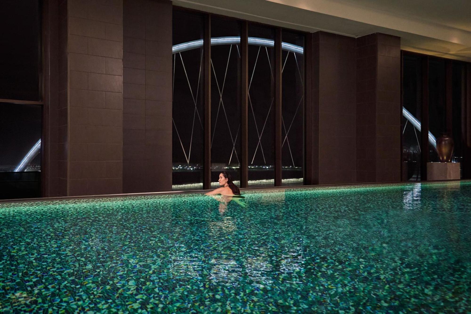 더 세인트 레지스 아스타나 외부 사진 The indoor pool