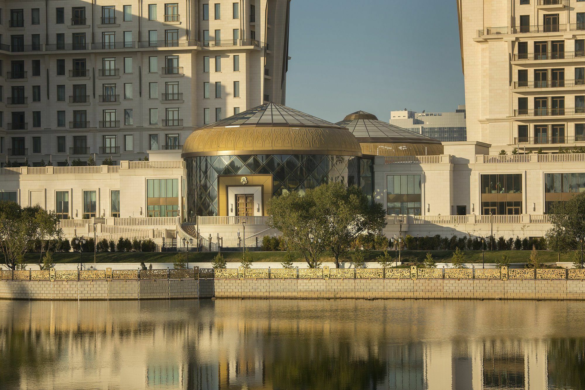 더 세인트 레지스 아스타나 외부 사진 The Four Seasons Hotel